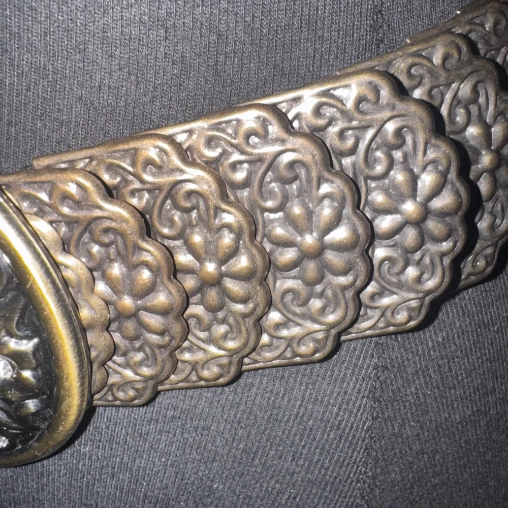 Source Unknown womens ornate
